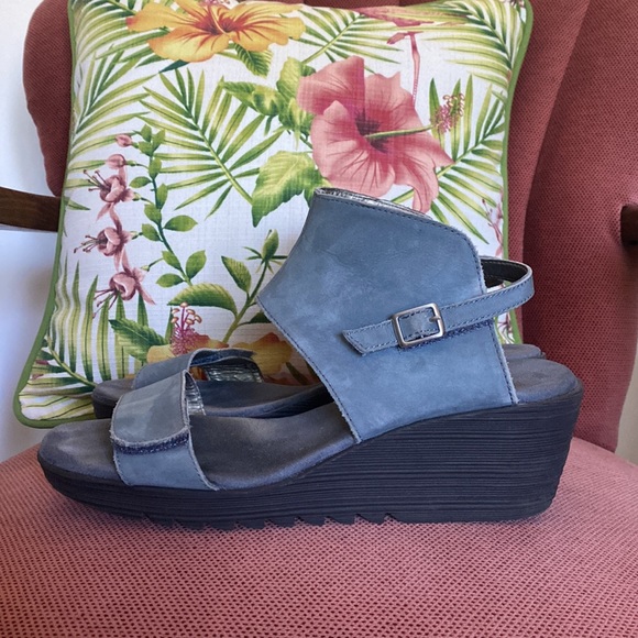 Aerosoles Wedges - Picture 2 of 6